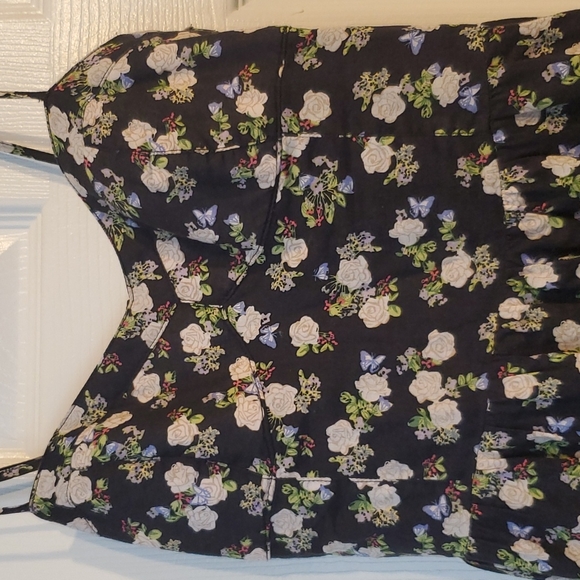 Size 4 H&M adorable sundress - Picture 2 of 4